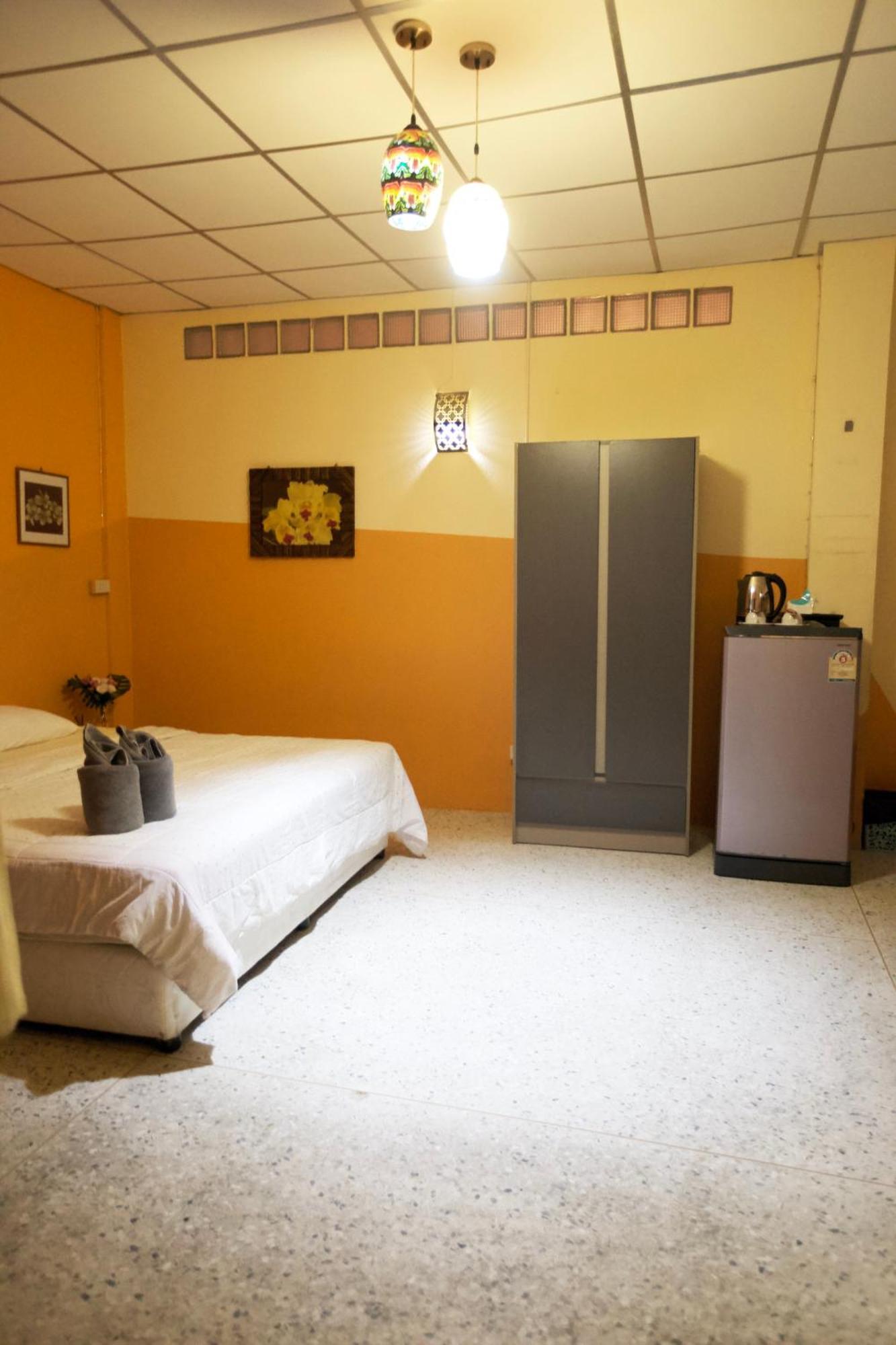 Holiday Phangan - Hostel & Bar Тонг Сала Экстерьер фото