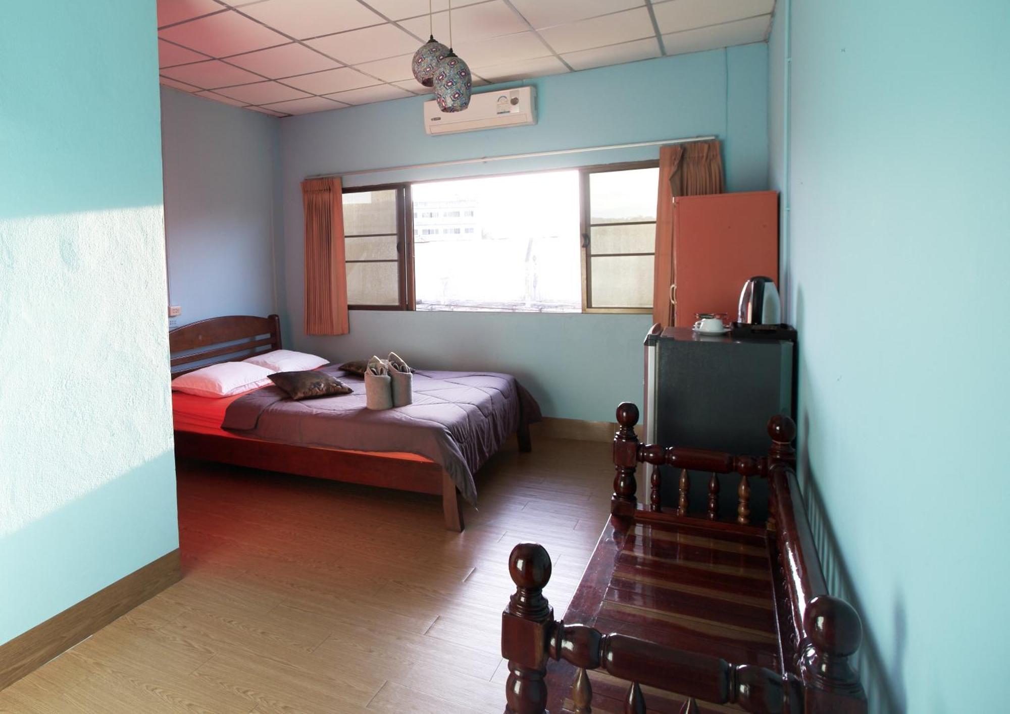 Holiday Phangan - Hostel & Bar Тонг Сала Экстерьер фото